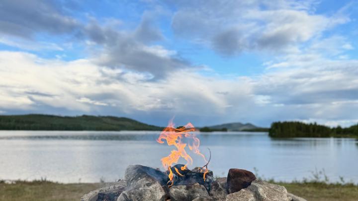 Bål og sø